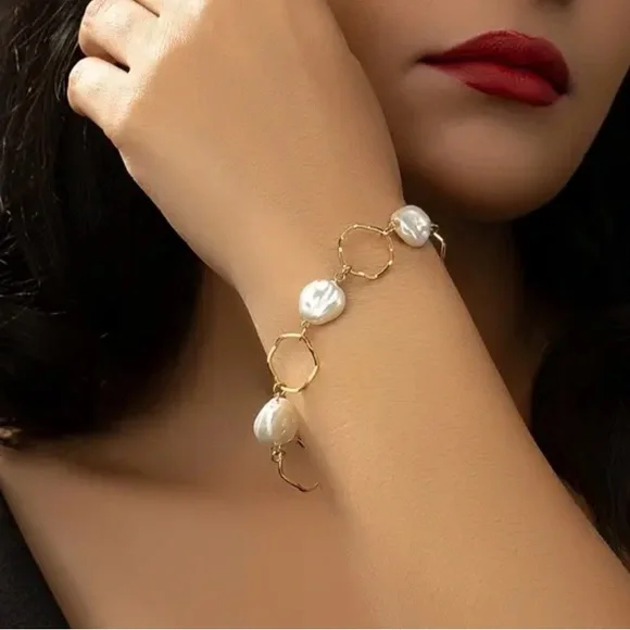 Elegant Gold Pearl Bracelet - Picture 2 of 6